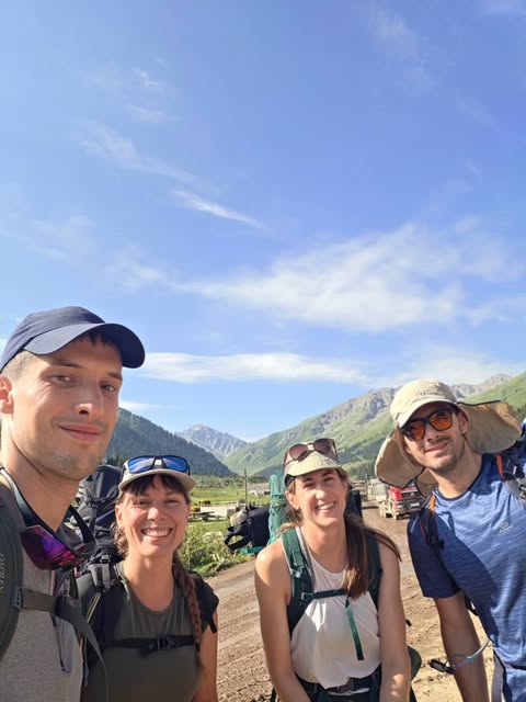 Dok se jedan dio ekipe bavio aktivnostima koje pripadaju alpinistickom odsjeku, drugi se zaputio na Ak-Suu traversu upoznavati planine i